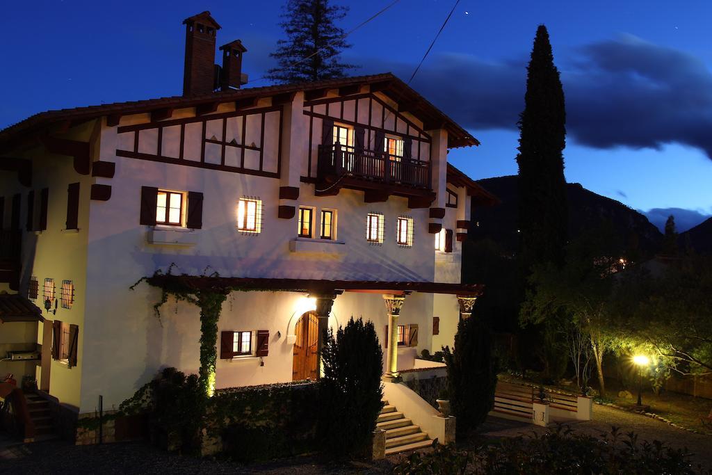 La Villa Du Parc Прад Екстериор снимка