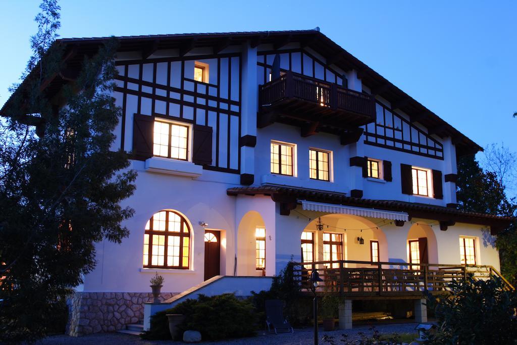 La Villa Du Parc Прад Екстериор снимка