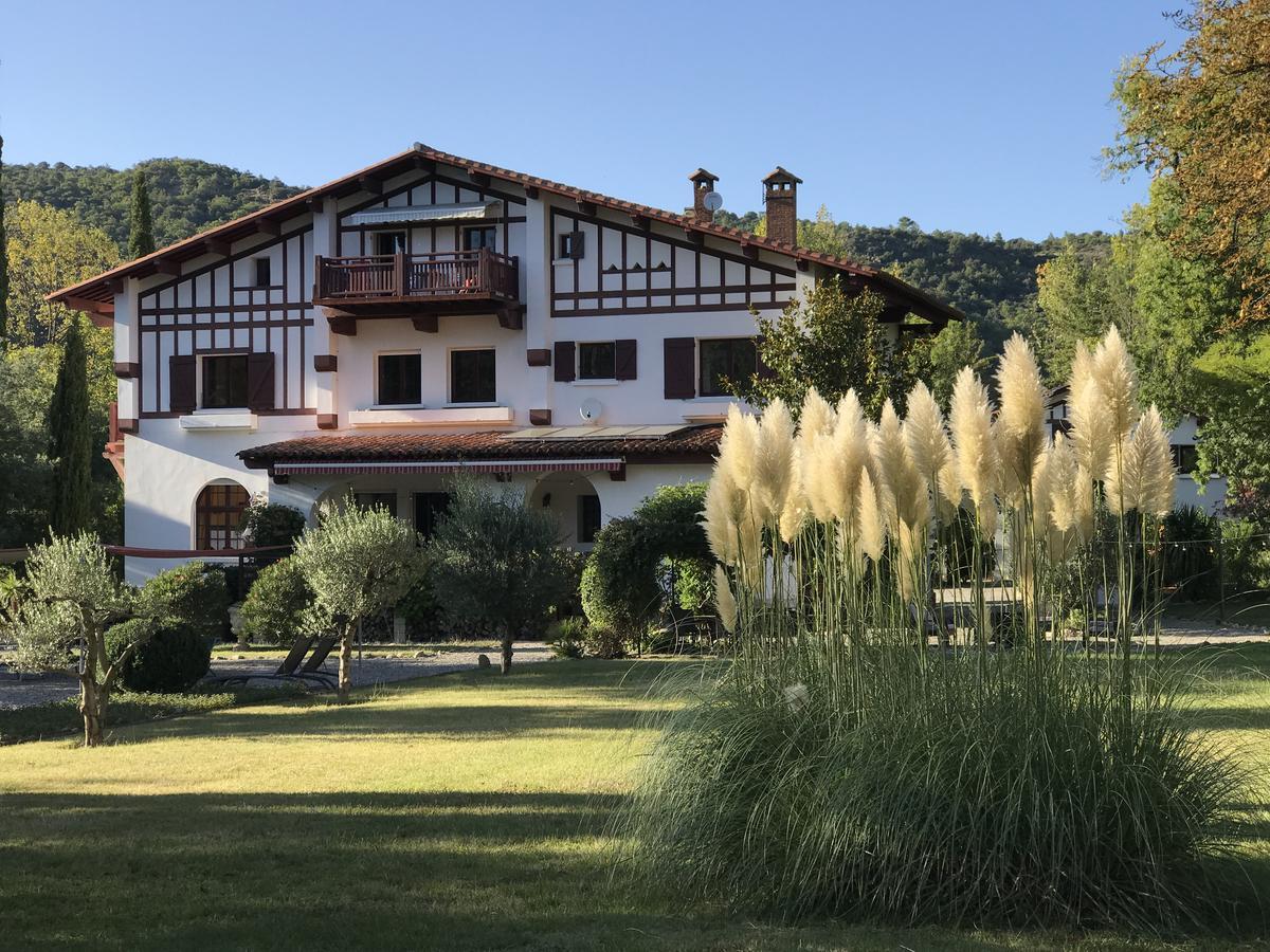 La Villa Du Parc Прад Екстериор снимка