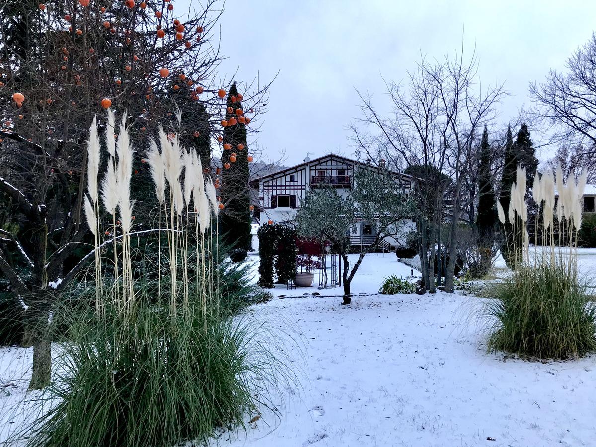 La Villa Du Parc Прад Екстериор снимка