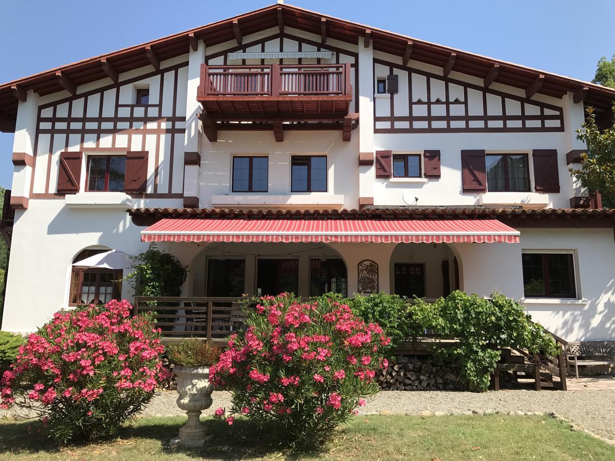 La Villa Du Parc Прад Екстериор снимка