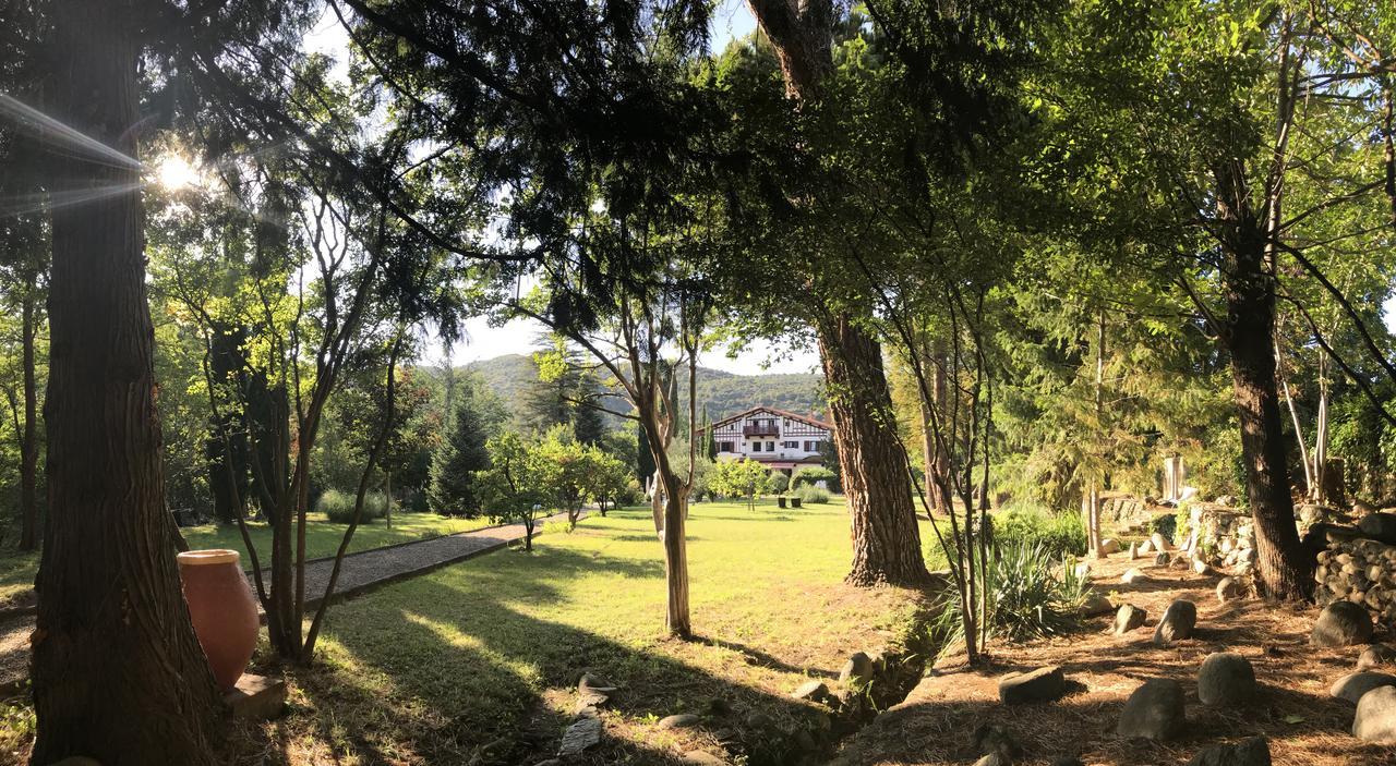 La Villa Du Parc Прад Екстериор снимка
