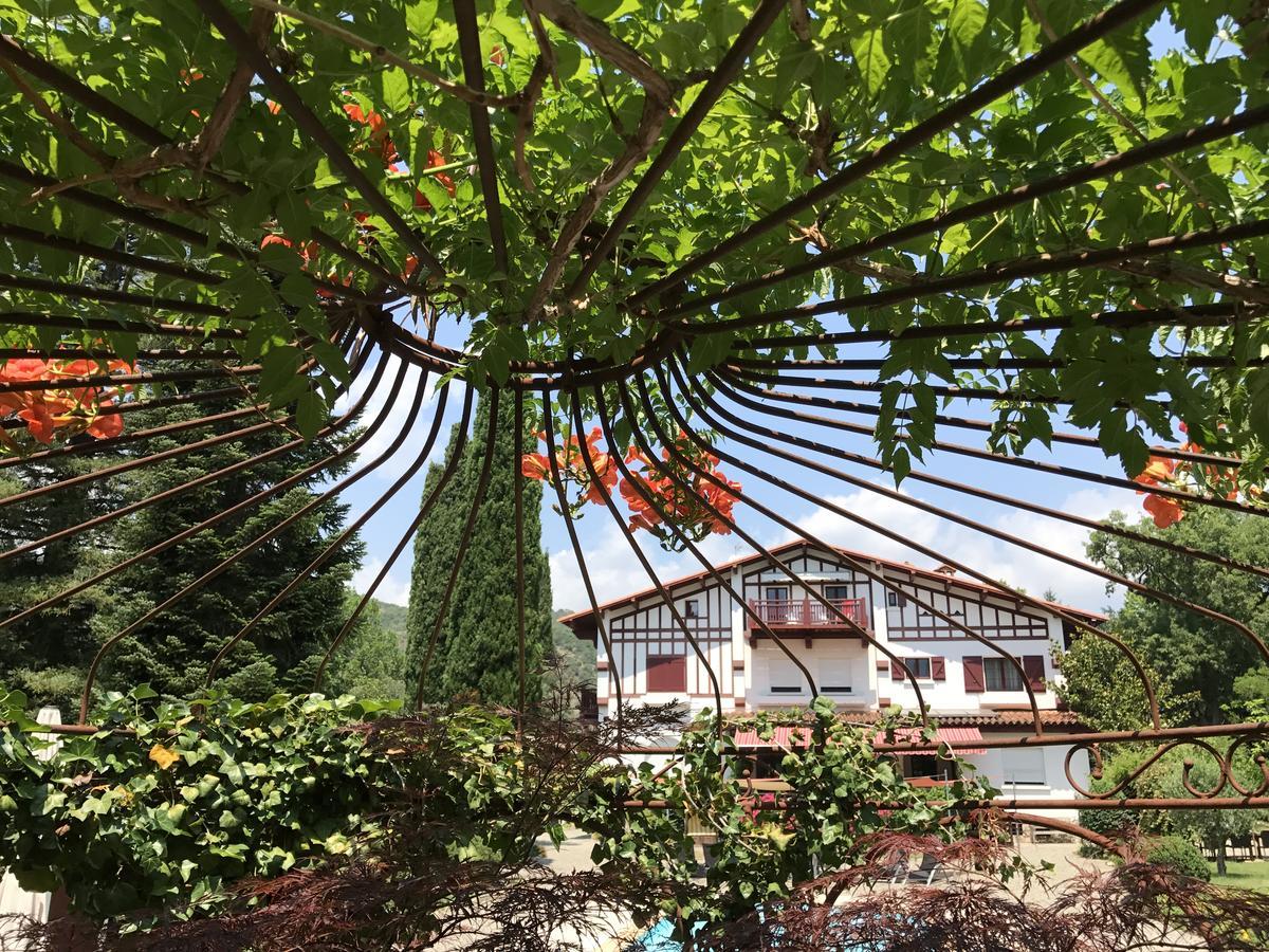La Villa Du Parc Прад Екстериор снимка