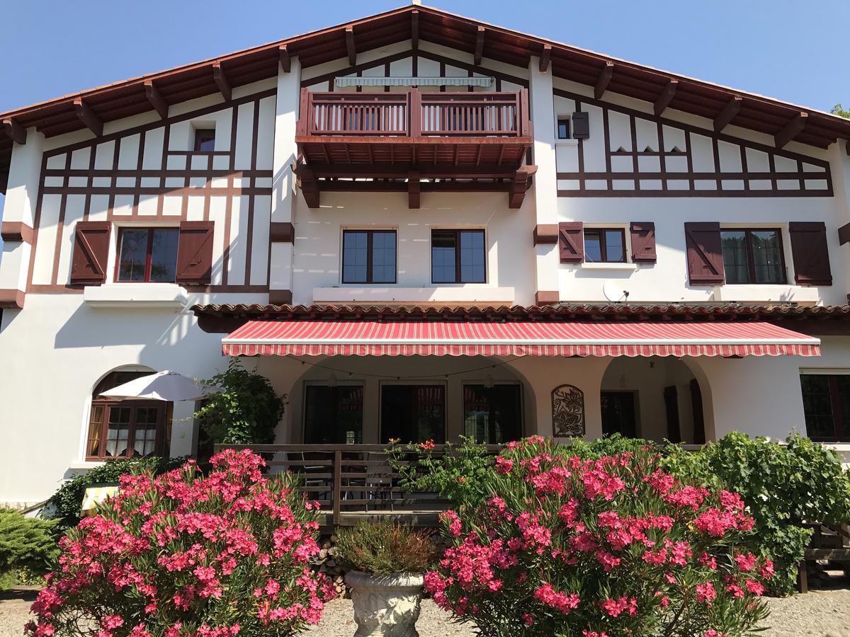 La Villa Du Parc Прад Екстериор снимка