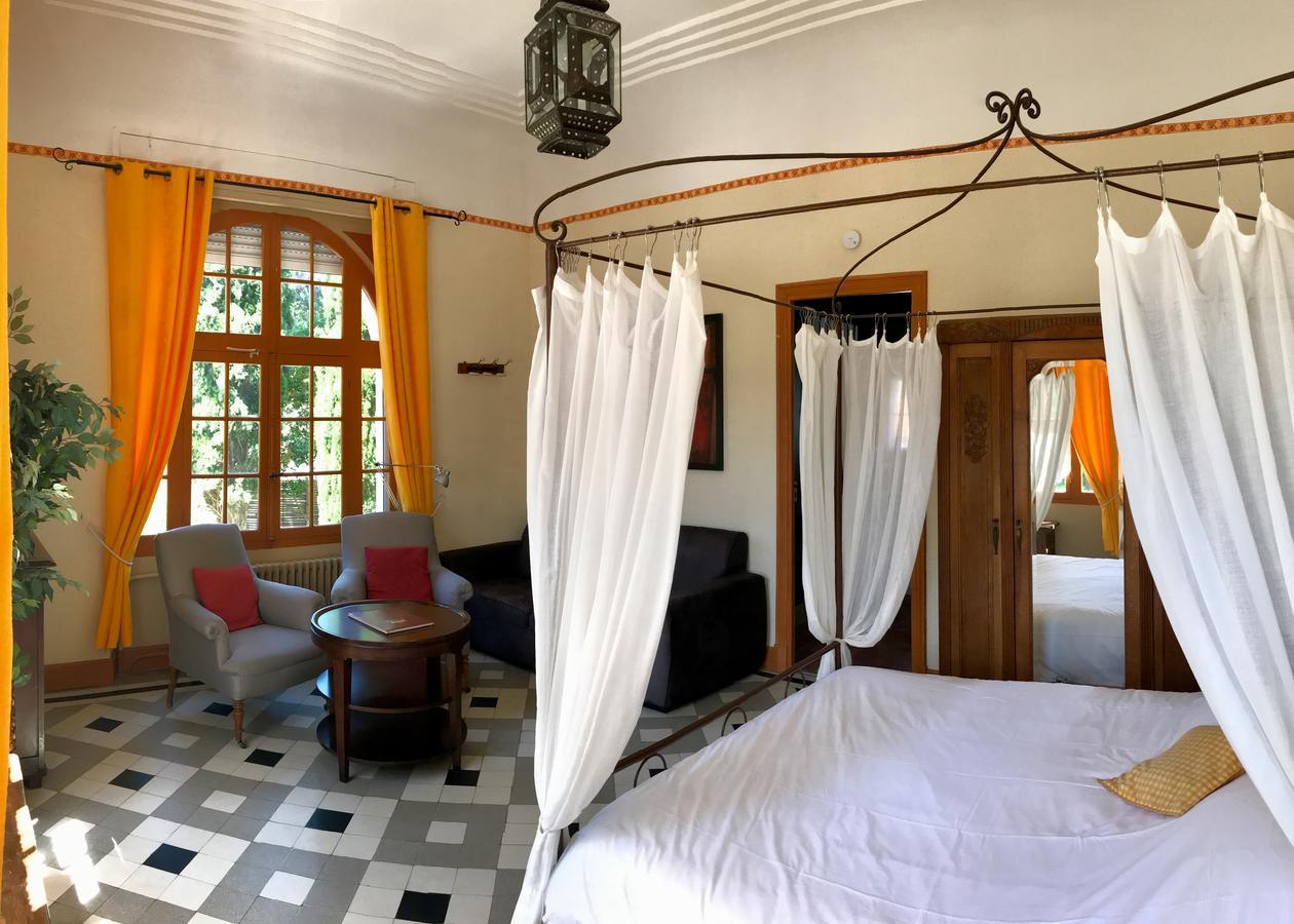 La Villa Du Parc Прад Екстериор снимка