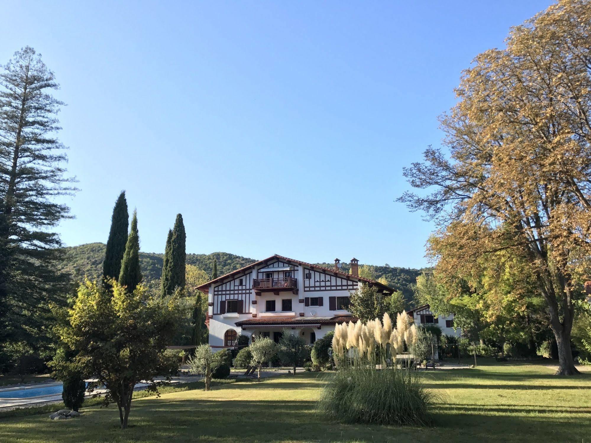La Villa Du Parc Прад Екстериор снимка