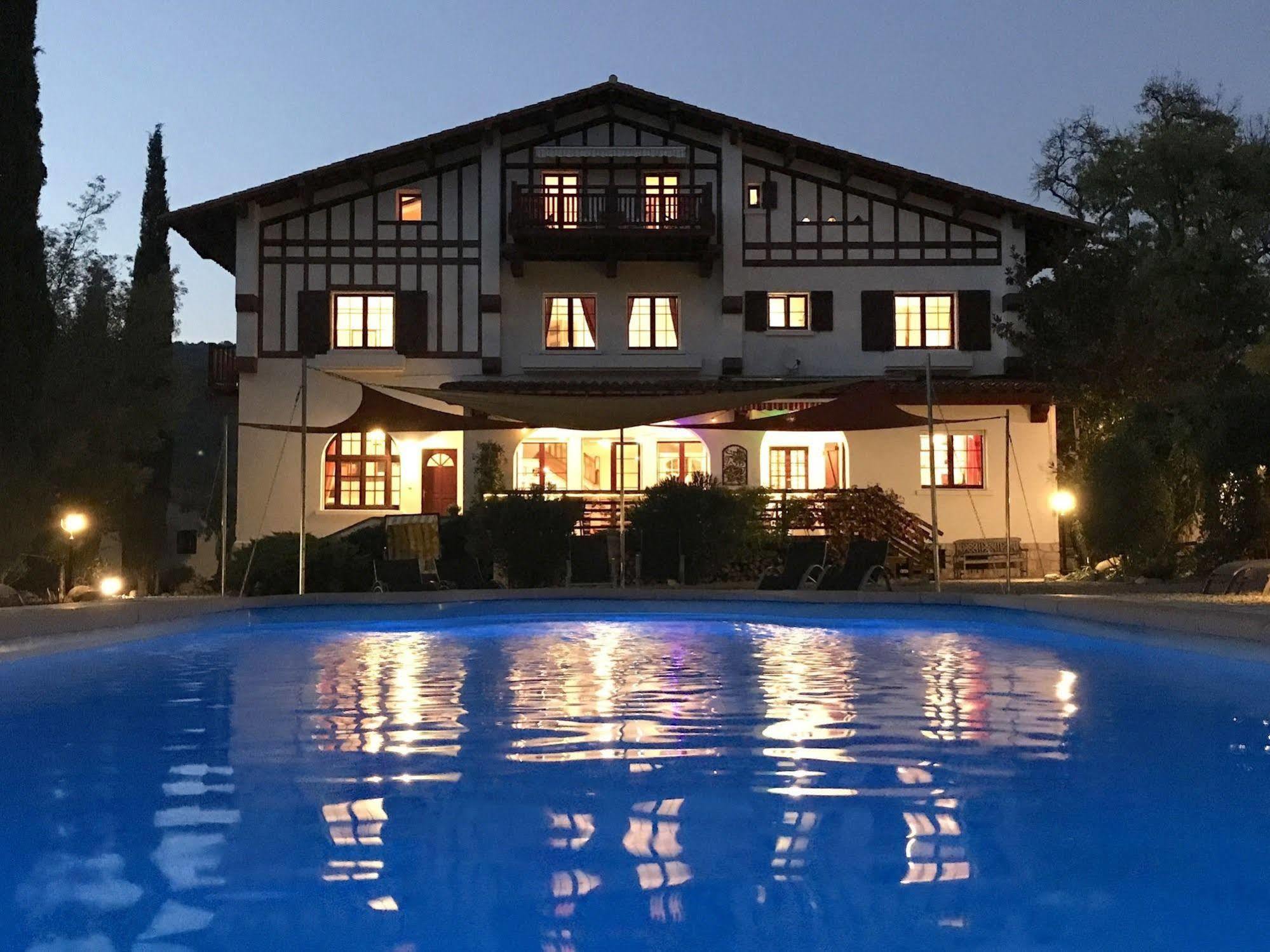 La Villa Du Parc Прад Екстериор снимка