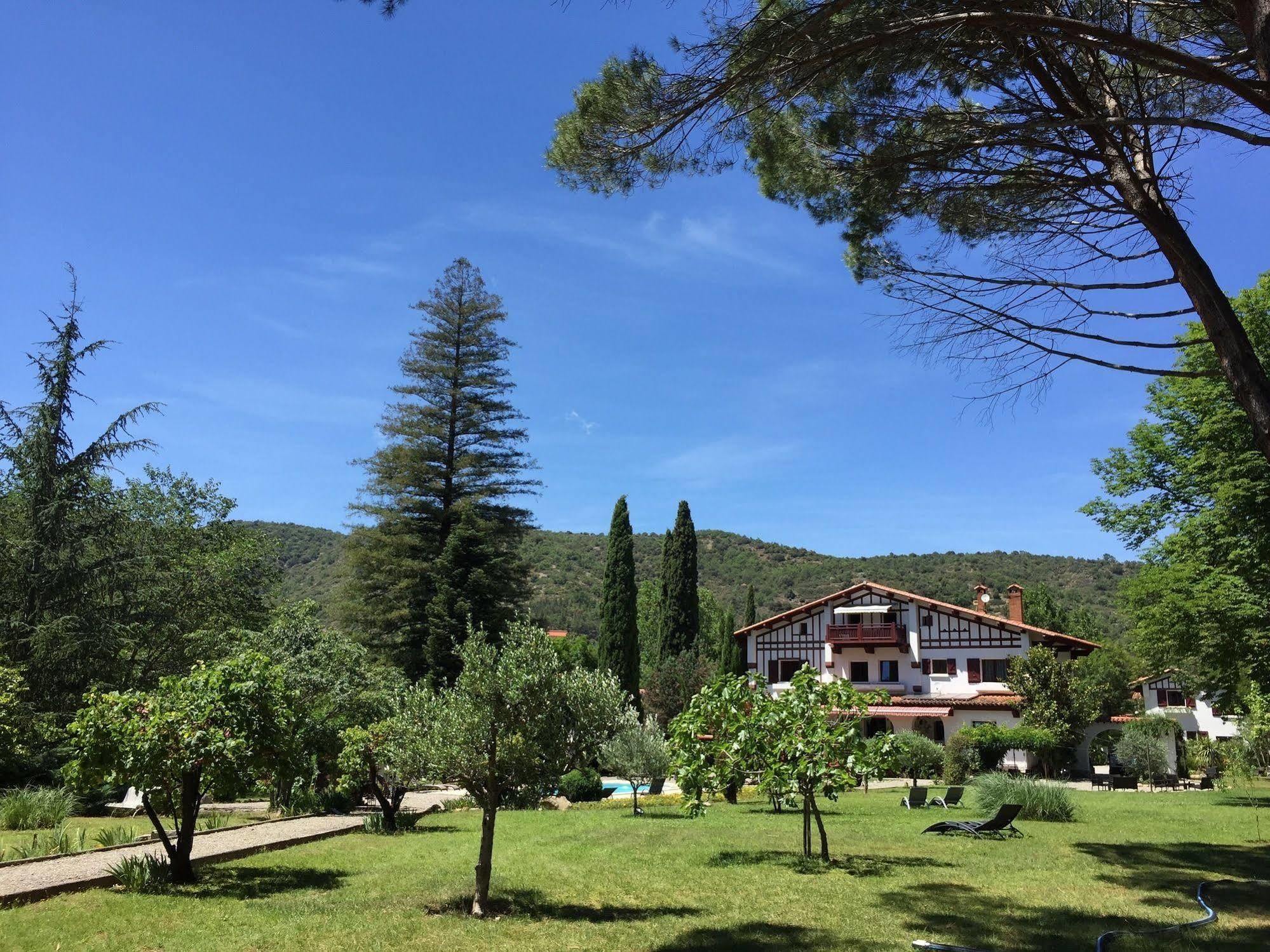 La Villa Du Parc Прад Екстериор снимка