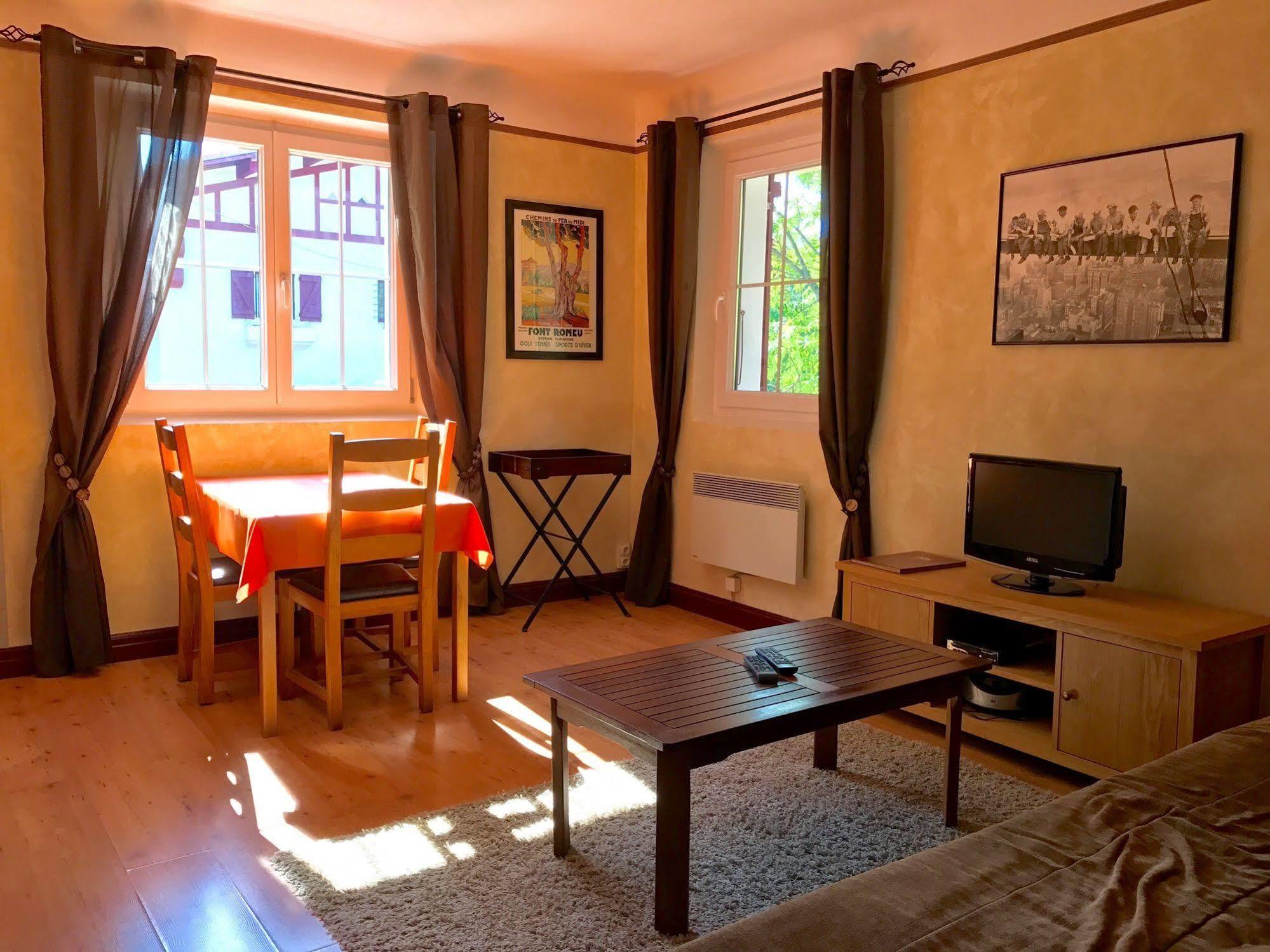 La Villa Du Parc Прад Екстериор снимка