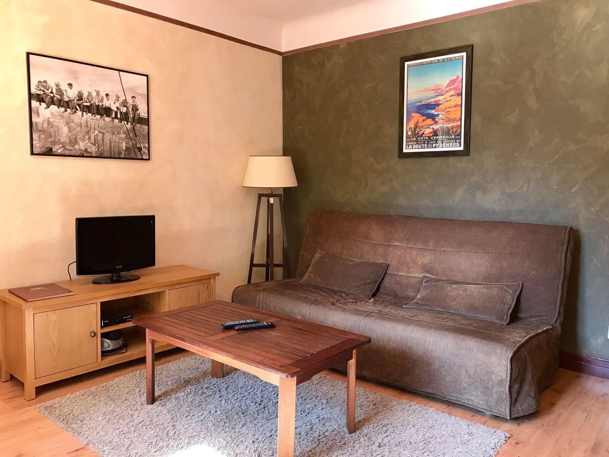La Villa Du Parc Прад Екстериор снимка