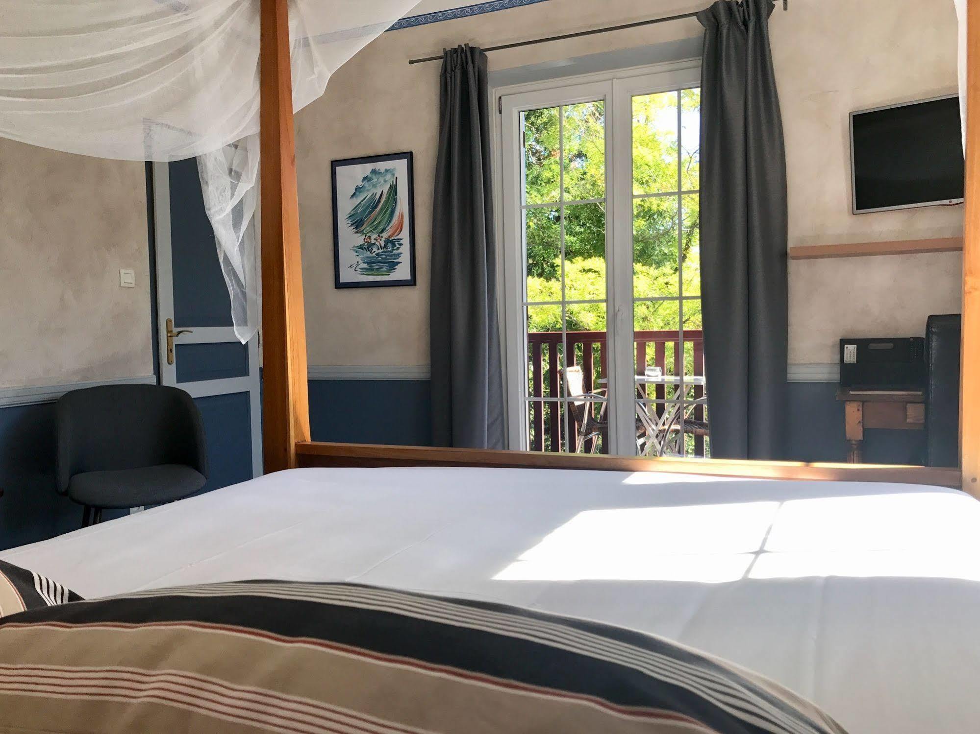 La Villa Du Parc Прад Екстериор снимка
