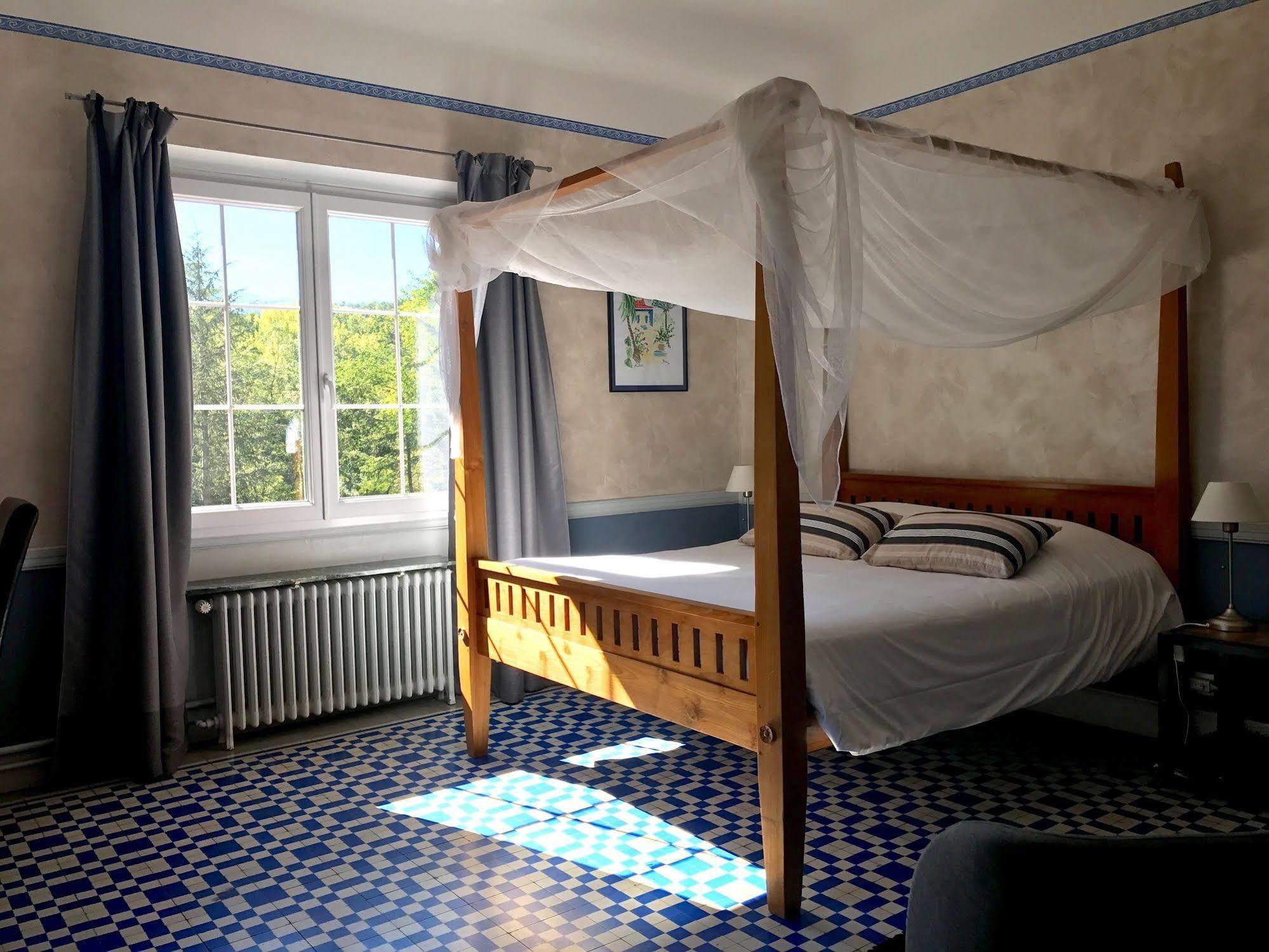 La Villa Du Parc Прад Екстериор снимка