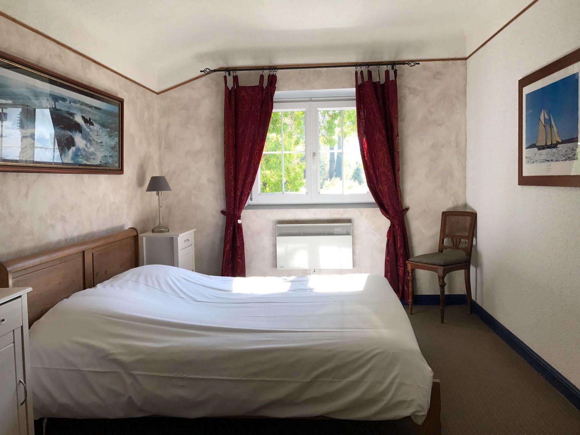La Villa Du Parc Прад Екстериор снимка