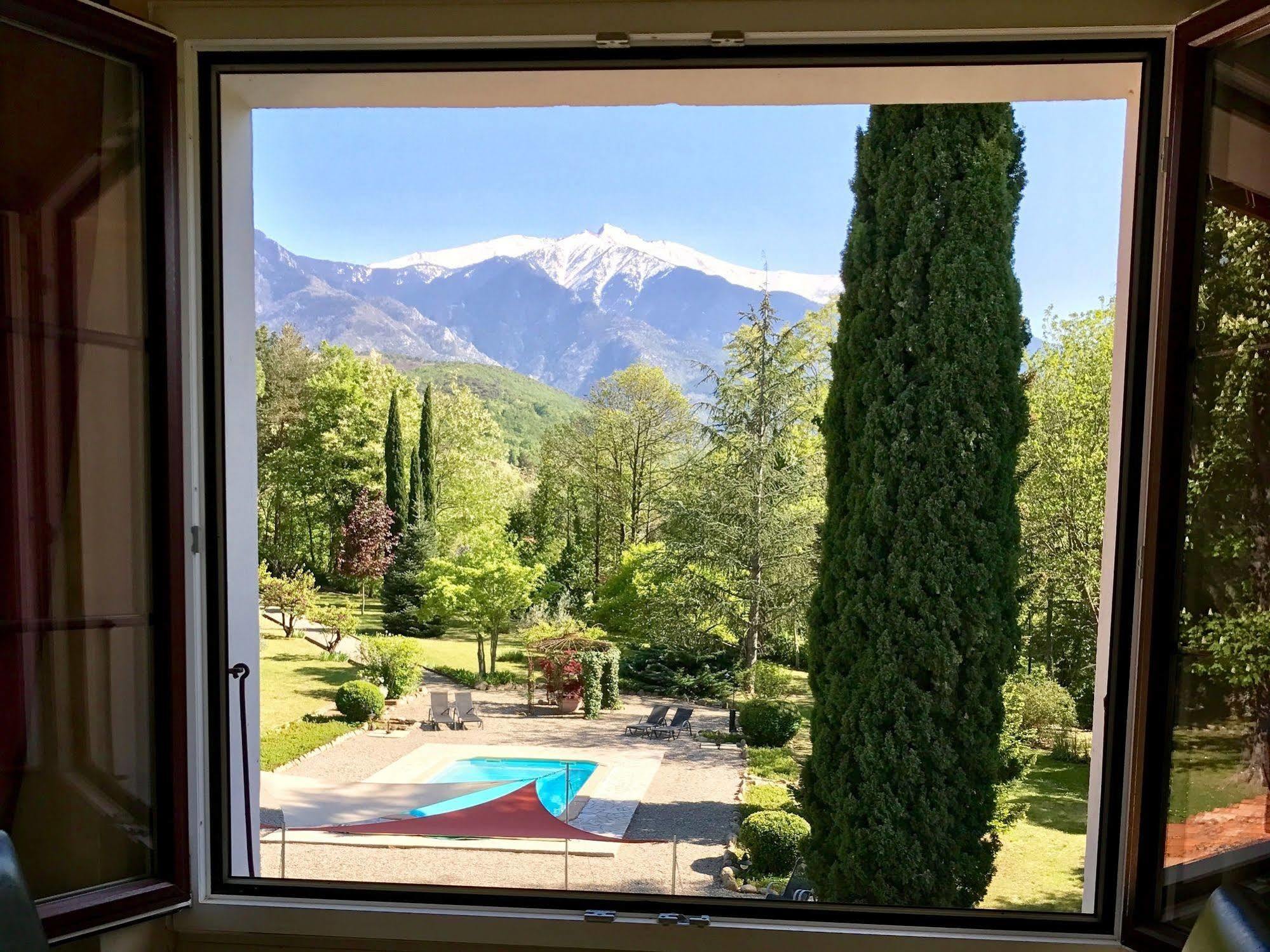 La Villa Du Parc Прад Екстериор снимка