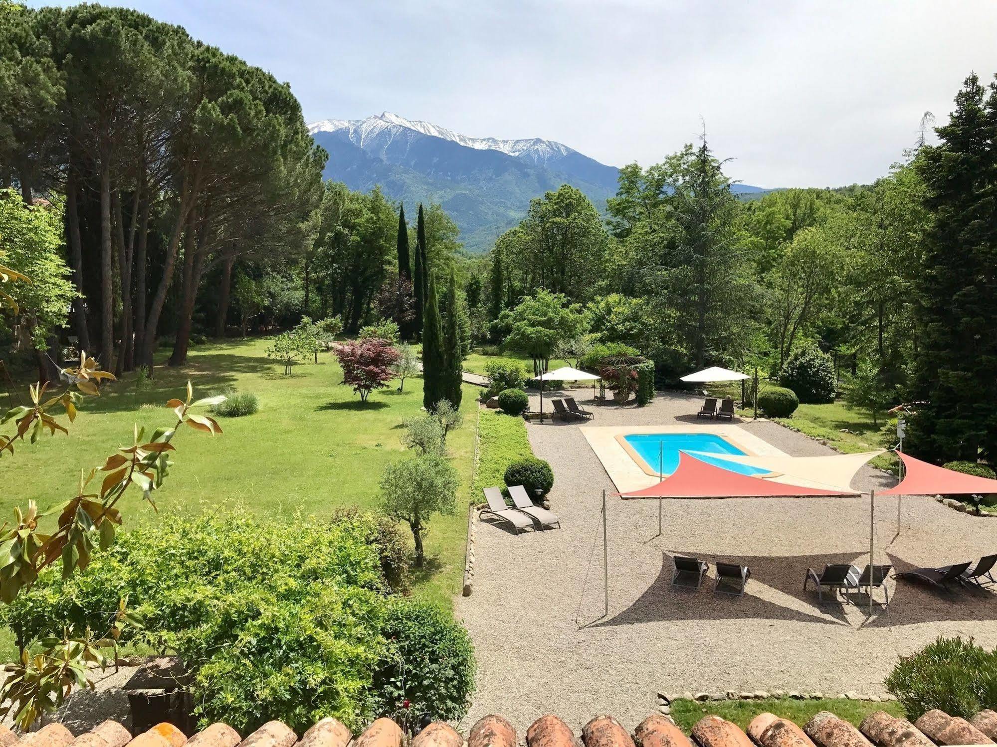 La Villa Du Parc Прад Екстериор снимка