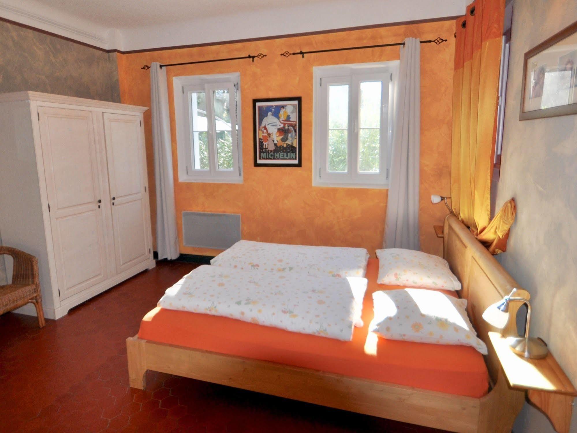 La Villa Du Parc Прад Екстериор снимка